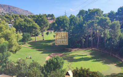 Leilighet til salgs med utsikt over golfbanen Don Cayo i Altea Costa Blanca
